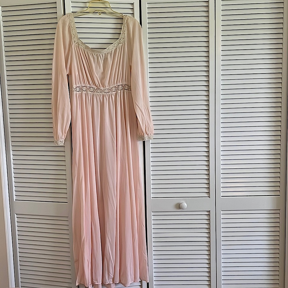 Vintage Olga type long sleeves Peachy Long Womens Nightgown